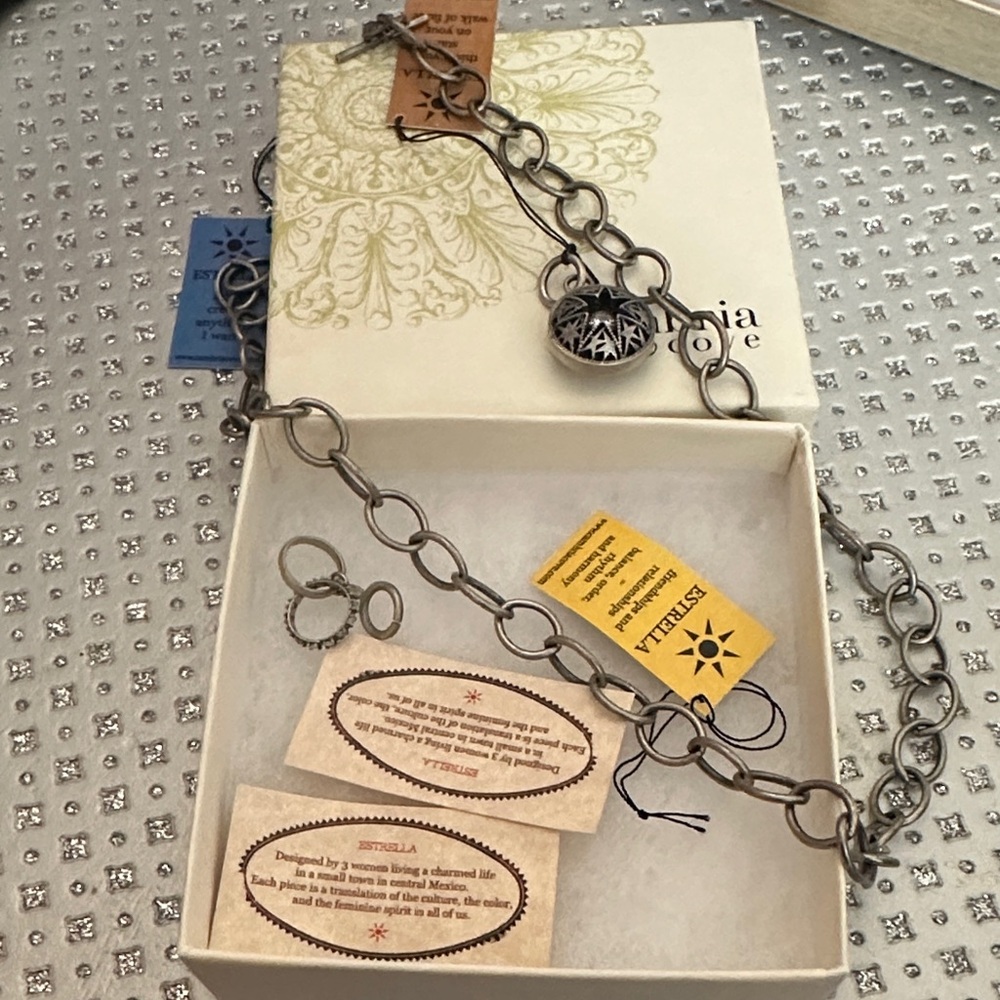 Estrella Silver Chain Necklace with Unique Star Pendant NIB